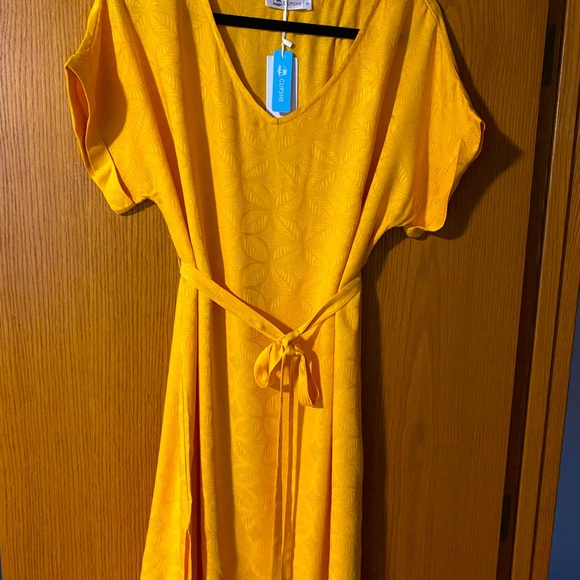 Cupshe Dresses & Skirts - NEW CUPSHE V-Neck Dress, Size Small, Yellow/Gold